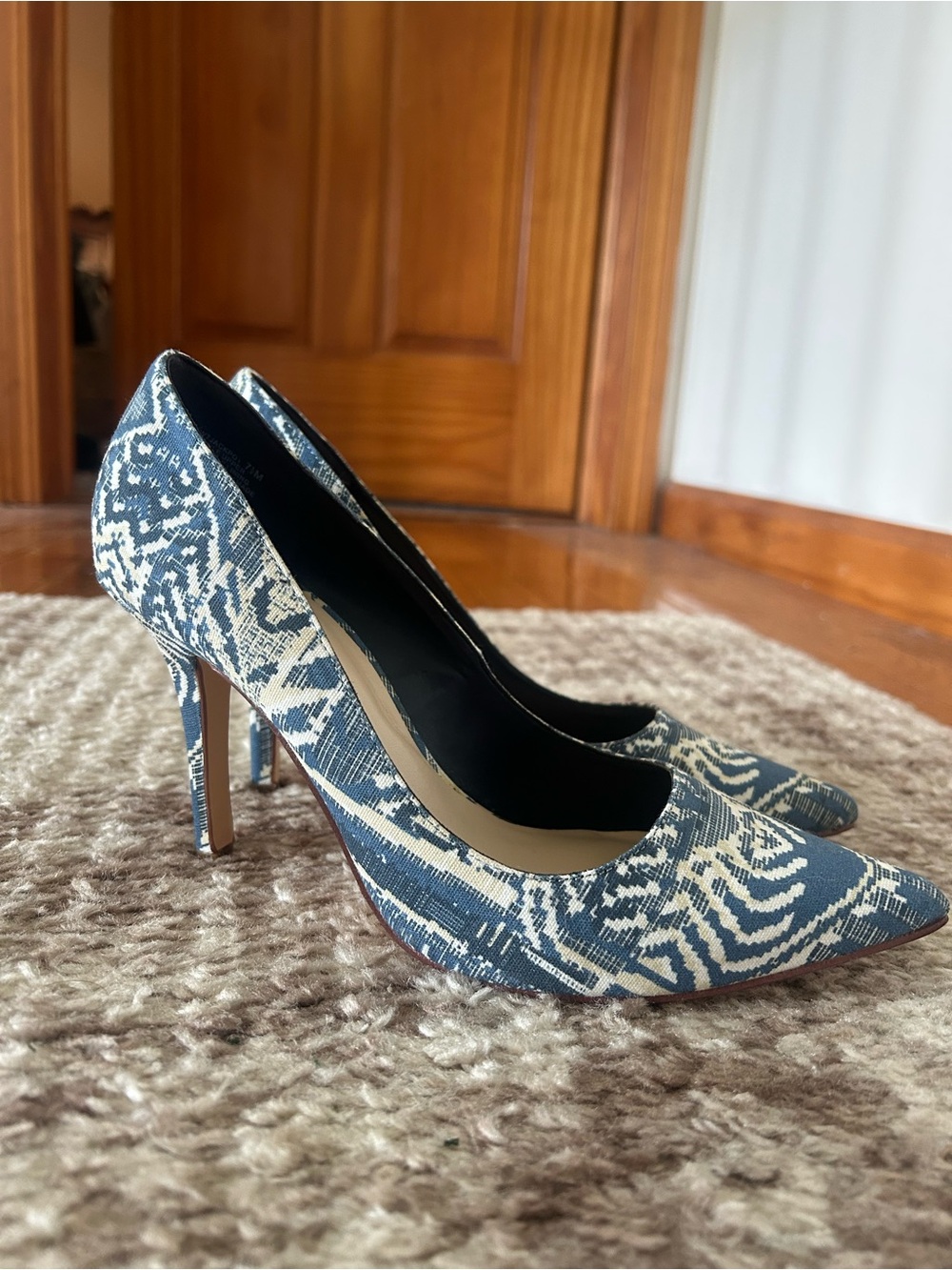 Nine West blue-patterned pumps